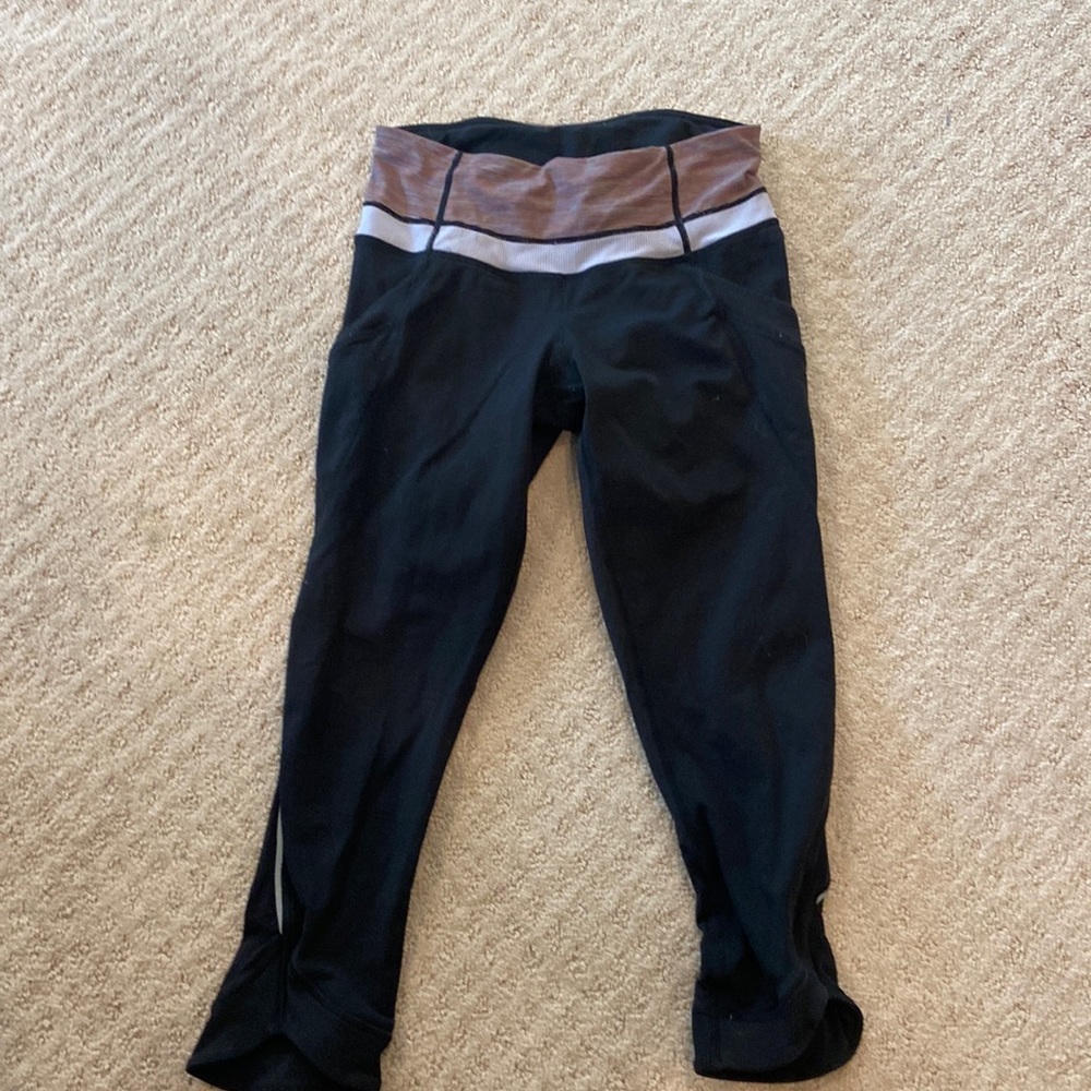 Lululemon Capri pants with side phone pocket